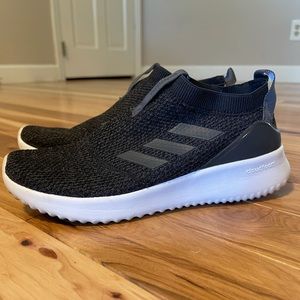 Adidas gently used cloud foam shoes